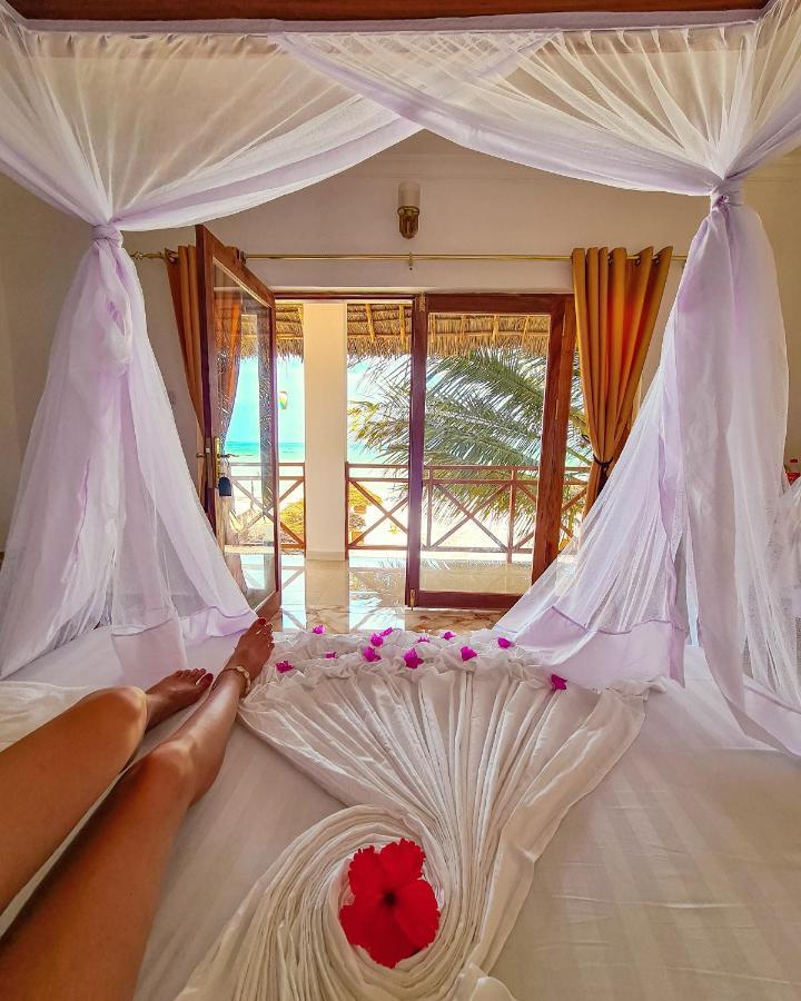 Karibu Beach Resort Понґве Екстер'єр фото