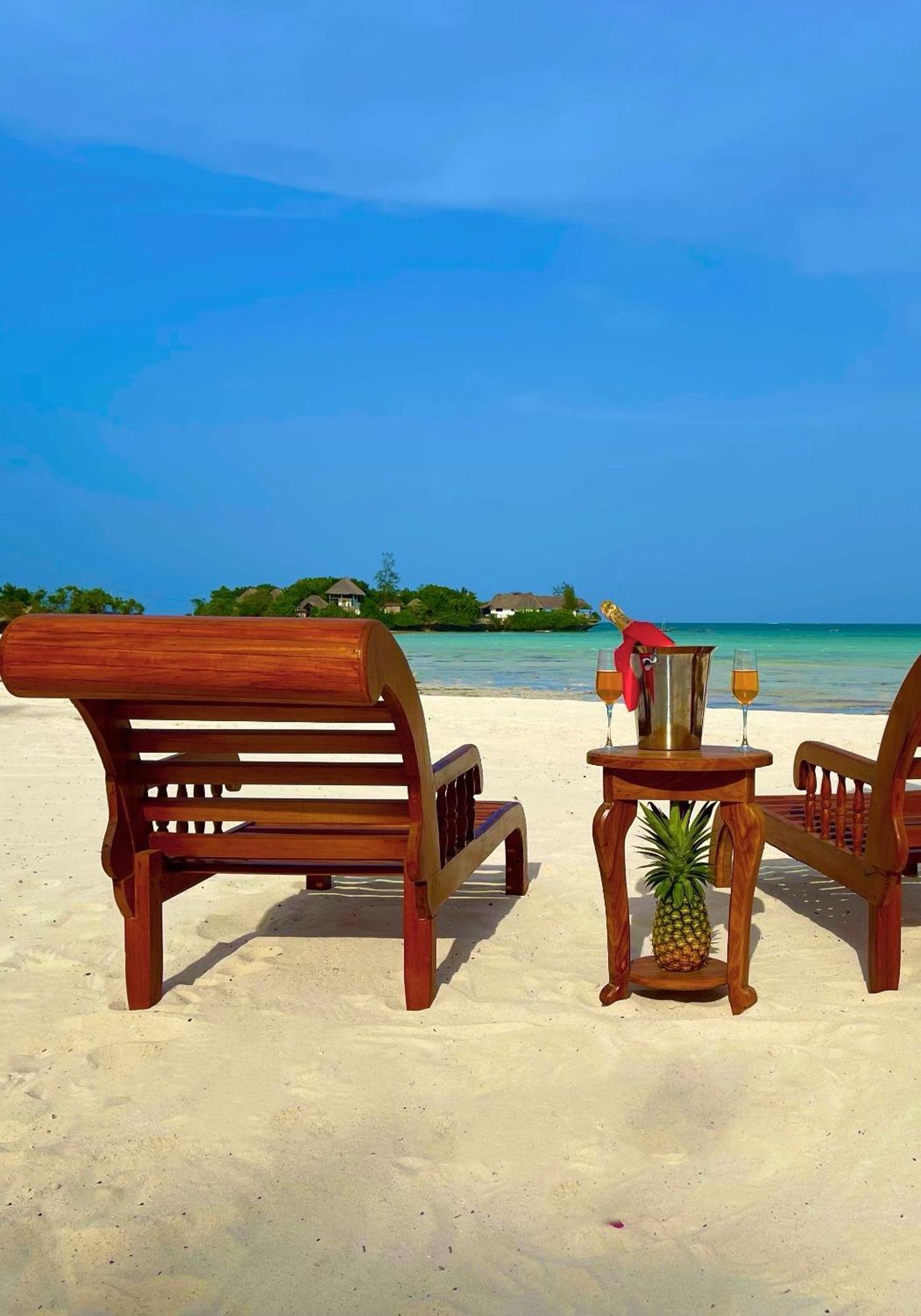 Karibu Beach Resort Понґве Екстер'єр фото