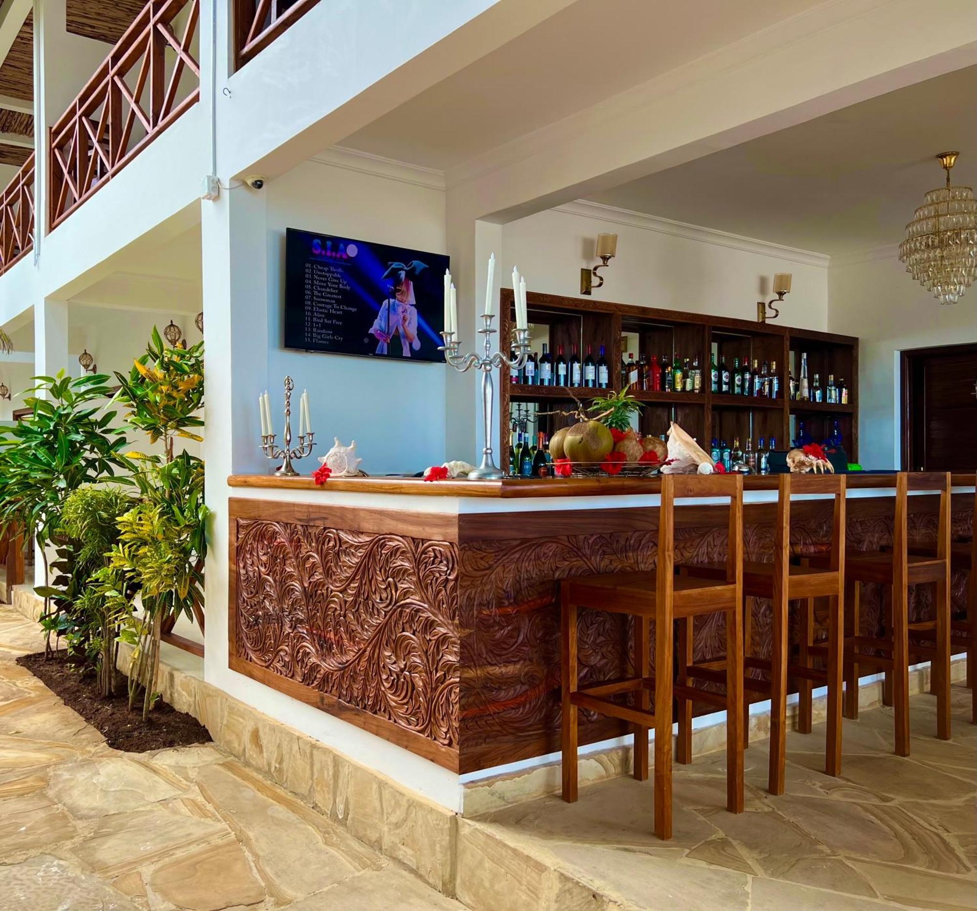 Karibu Beach Resort Понґве Екстер'єр фото