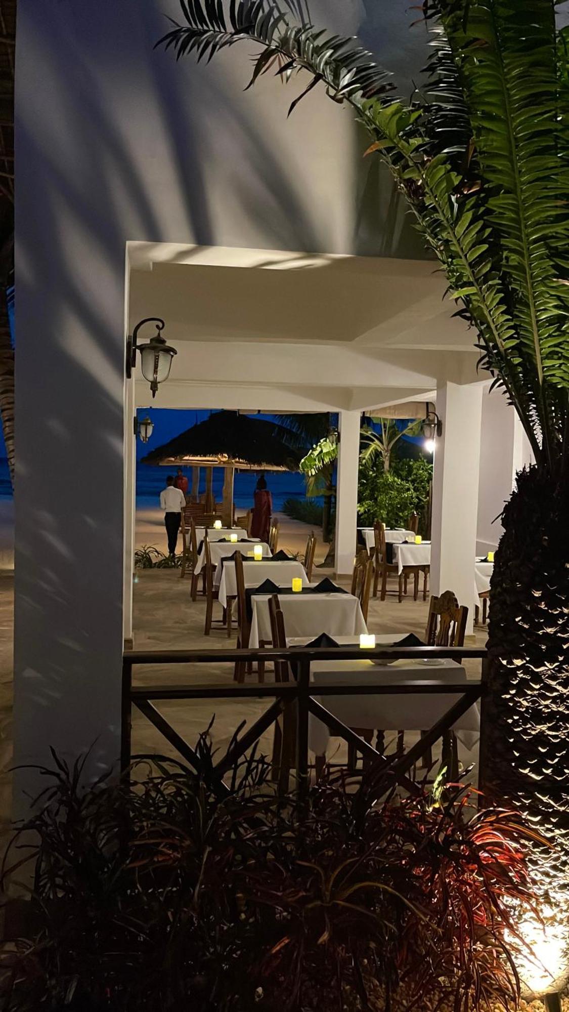 Karibu Beach Resort Понґве Екстер'єр фото