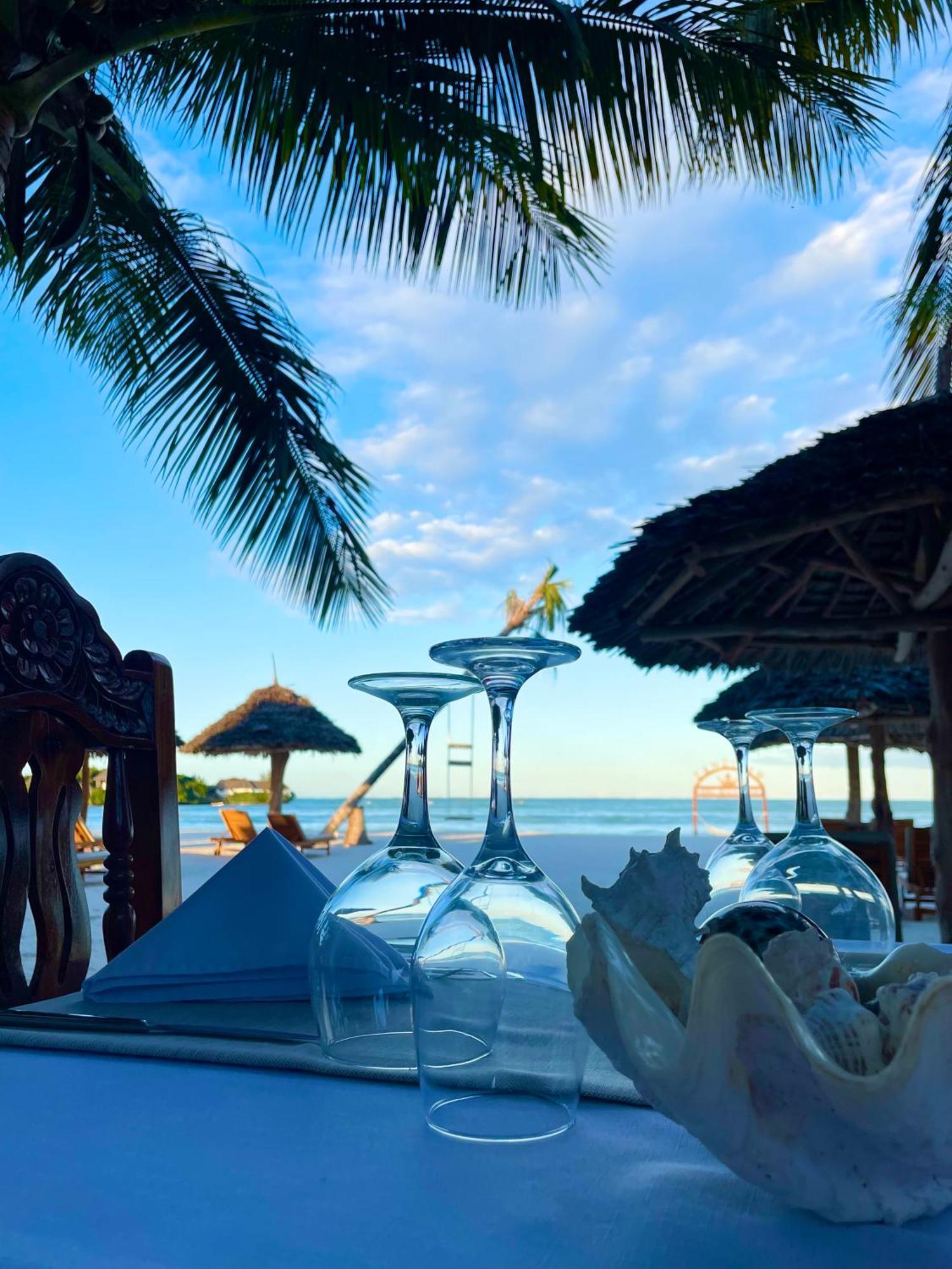 Karibu Beach Resort Понґве Екстер'єр фото