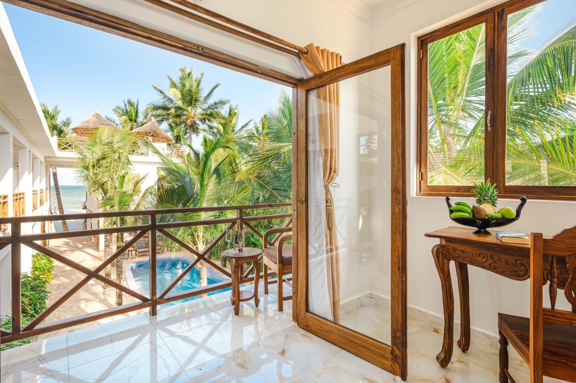 Karibu Beach Resort Понґве Екстер'єр фото