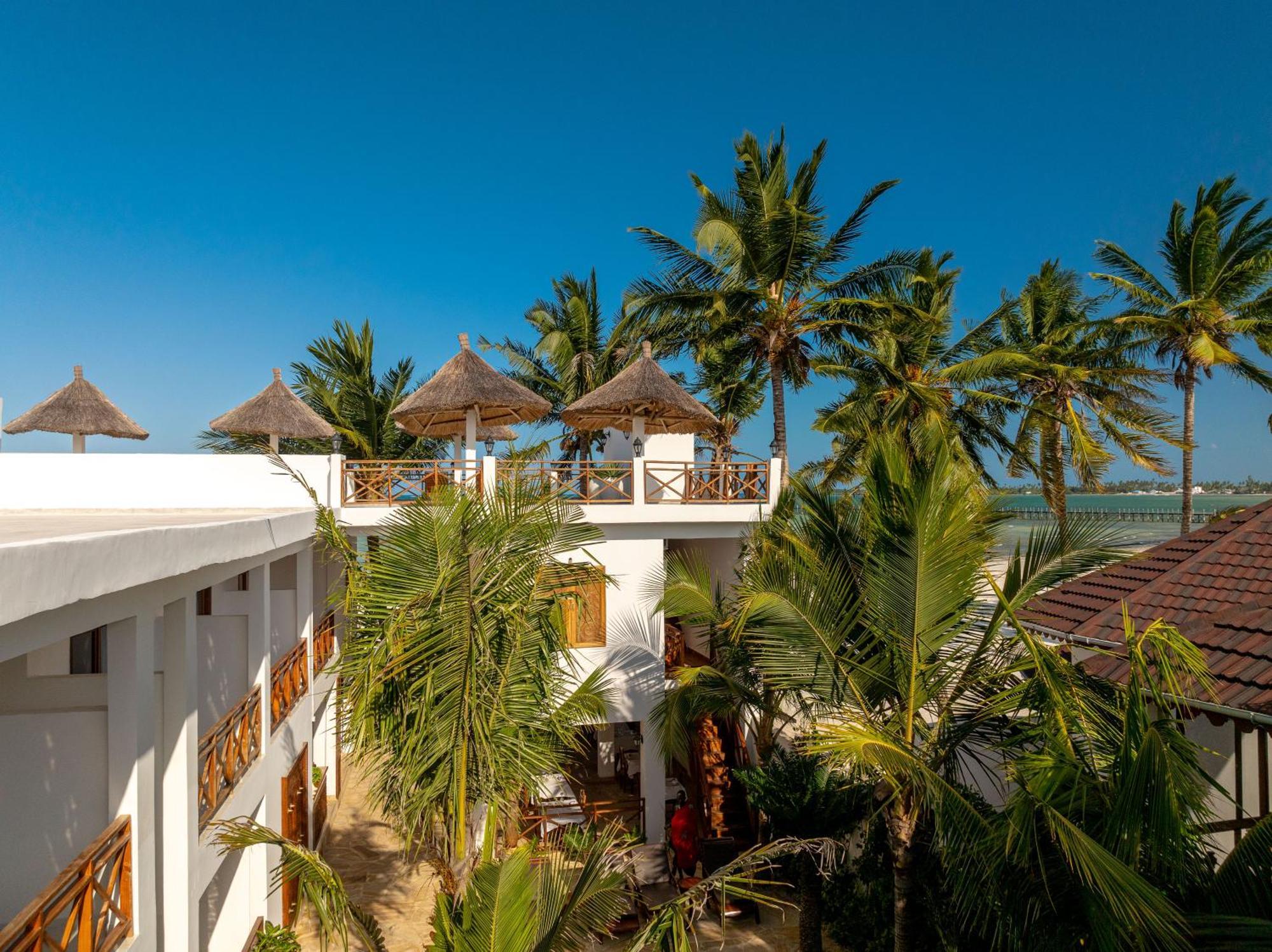 Karibu Beach Resort Понґве Екстер'єр фото