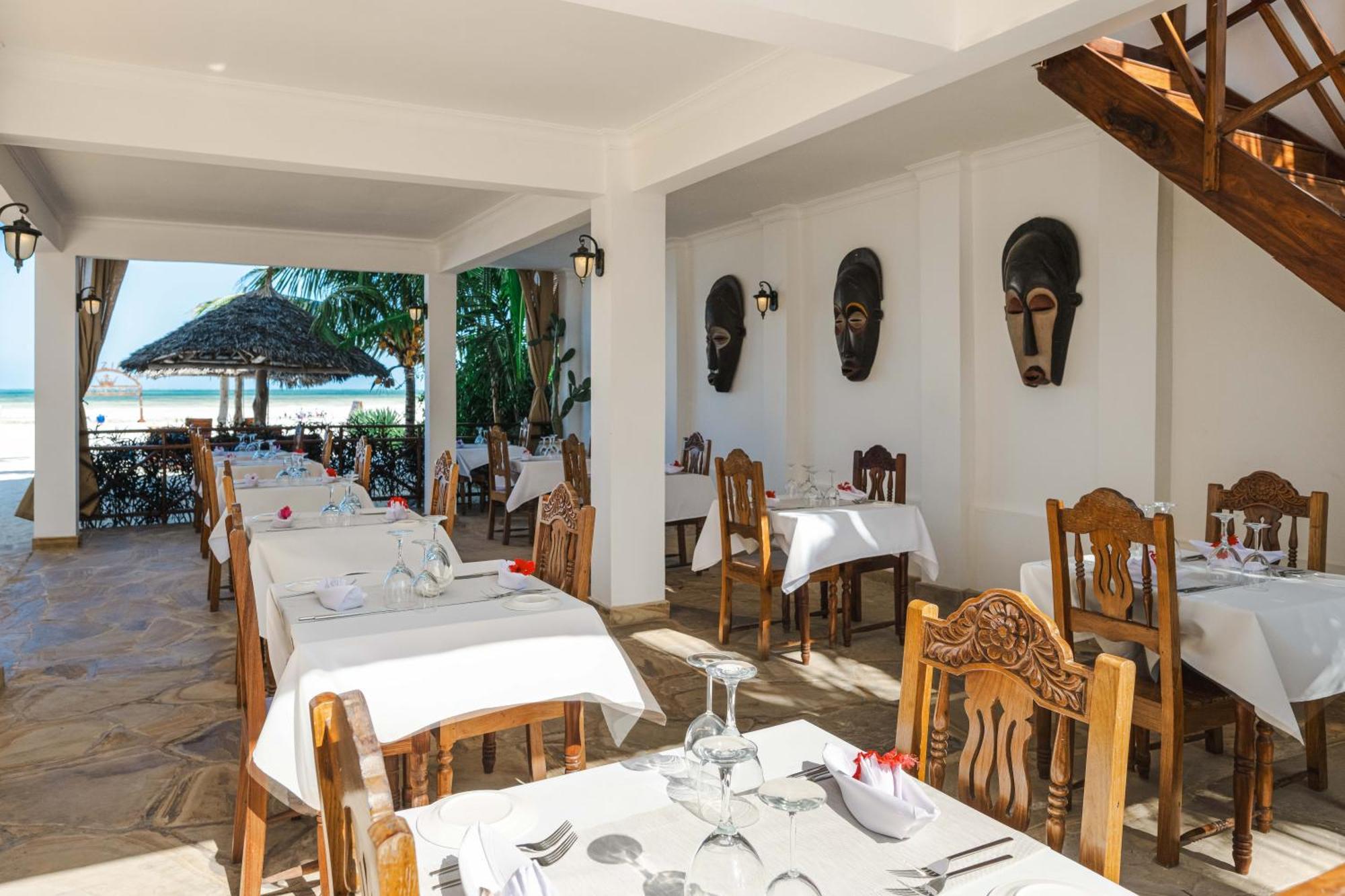 Karibu Beach Resort Понґве Екстер'єр фото
