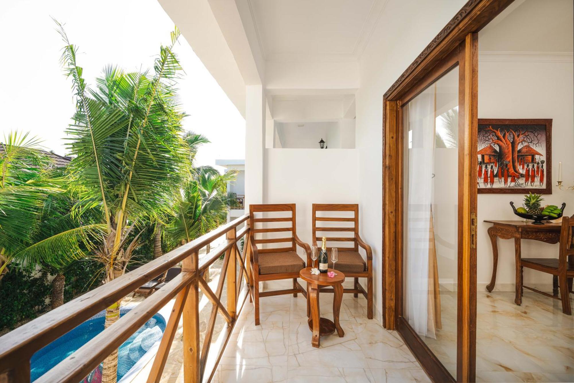 Karibu Beach Resort Понґве Екстер'єр фото